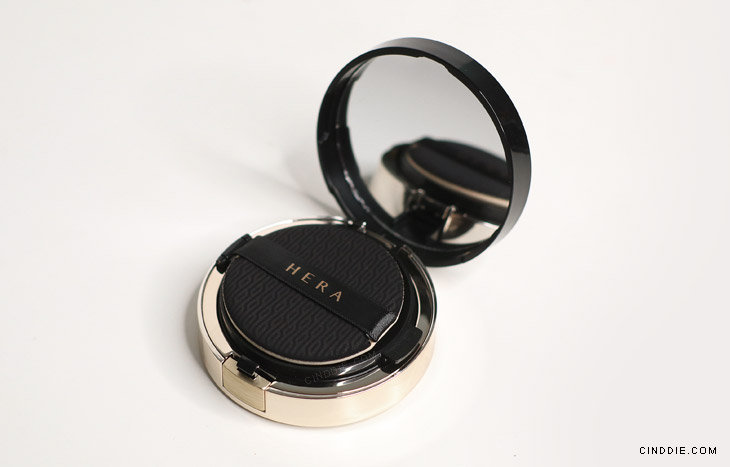 Image of Hera Black Cushion Review - Cushion case opened