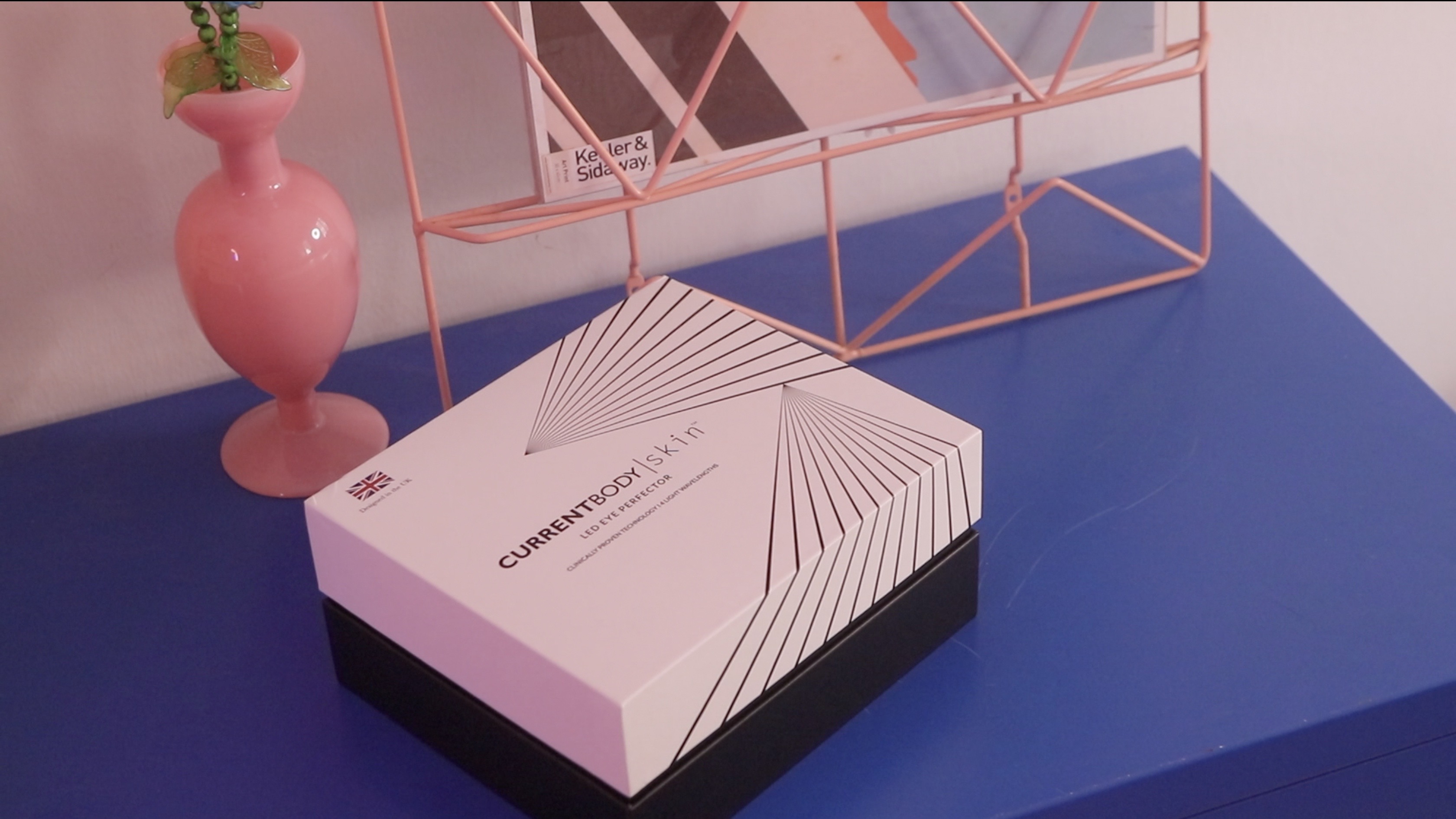 Unboxing the Currentbody Skin LED Eye Perfector